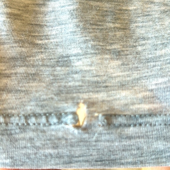 Women’s 0 Lululemon grey athletic t-shirt - Picture 3 of 6